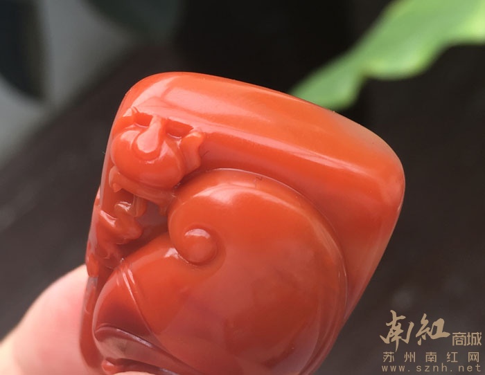 花开见佛 极品俏色苏工南红弥勒佛挂件