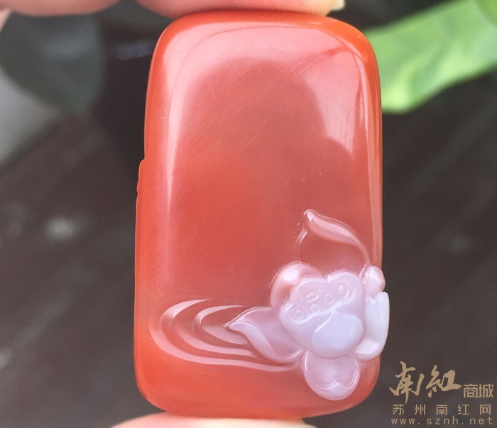 花开见佛 极品俏色苏工南红弥勒佛挂件