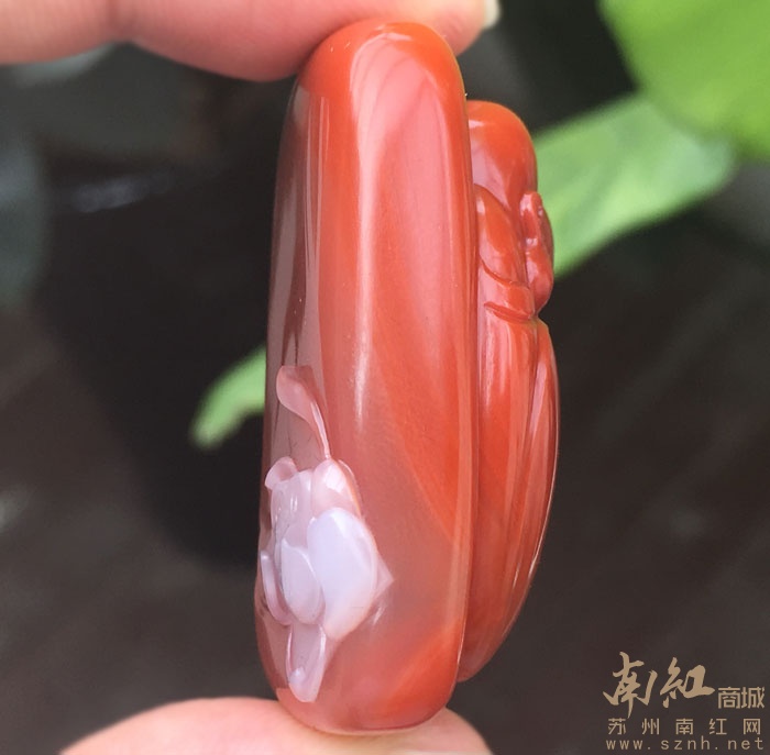 花开见佛 极品俏色苏工南红弥勒佛挂件