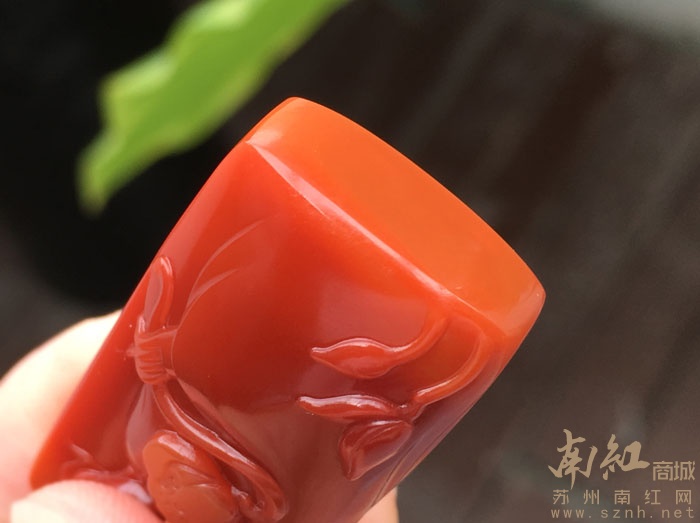 莲花观音 天然九口南红苏工俏色精品挂坠