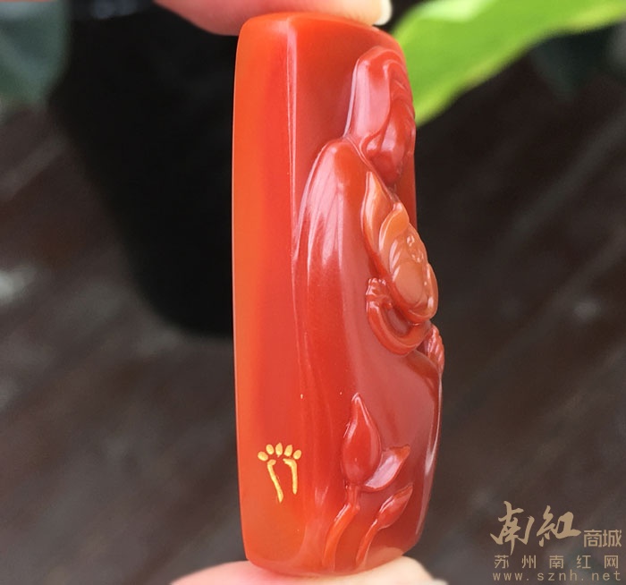莲花观音 天然九口南红苏工俏色精品挂坠